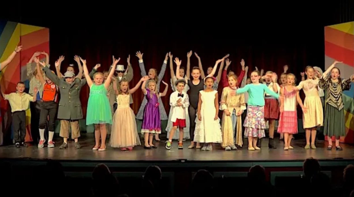 Curtain Call - The Musical